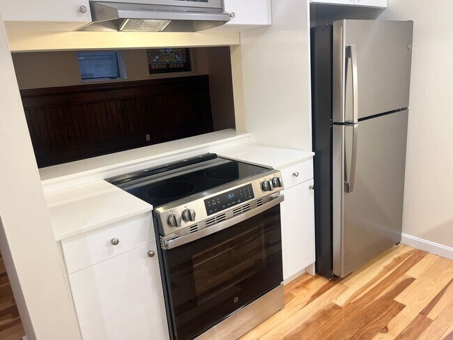 Building Photo - Unique 1 Bedroom available now