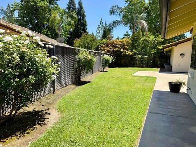 Foto del edificio - 5420 N Forkner Ave