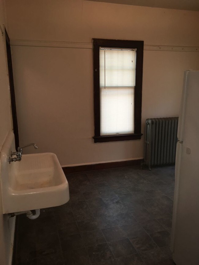 Building Photo - 1832A S. 18th Street - Lower Studio