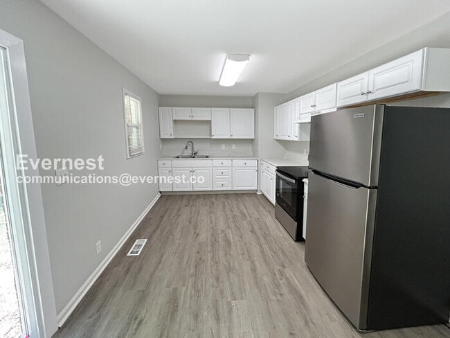 Building Photo - 2463 Montezuma Cir