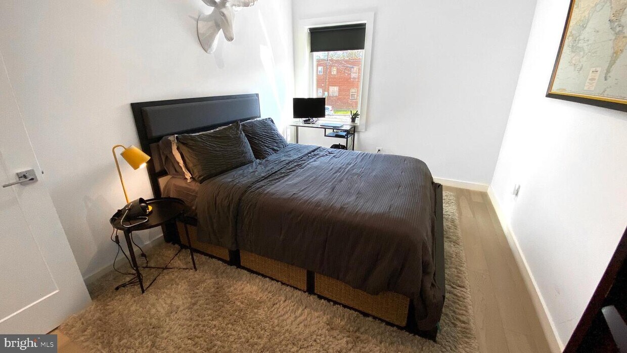Foto principal - 1867 Corcoran St NE