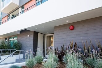 Building Photo - 938 S. Orange Grove Avenue