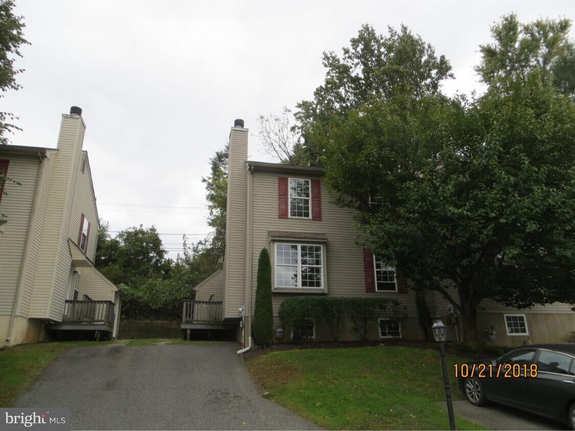 20 Duttonview Dr, Aston, PA 19014 House Rental in Aston, PA