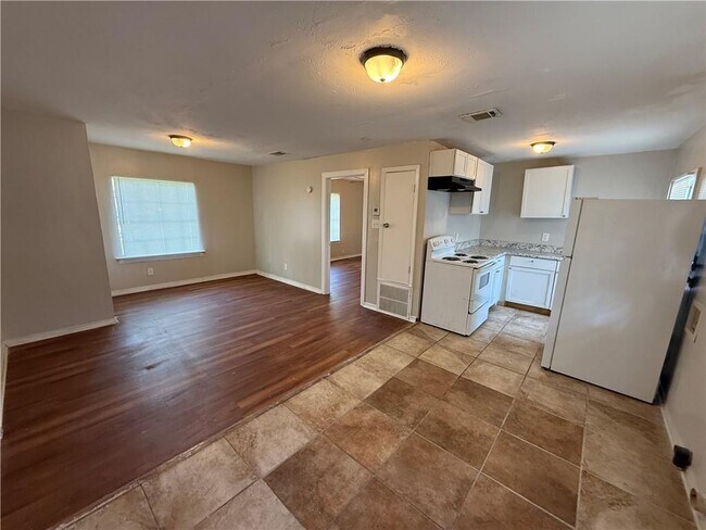 Foto del edificio - 4910 Rainbow Cir