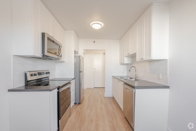 1BR, 1BA - 771SF - Kitchen - 195-207 Fifth Avenue & 196-210 Sixth Avenue