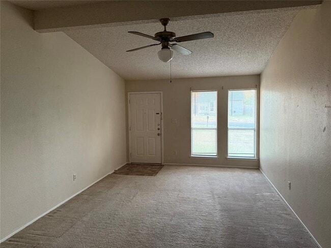 Building Photo - 704 Greenmeadow Dr