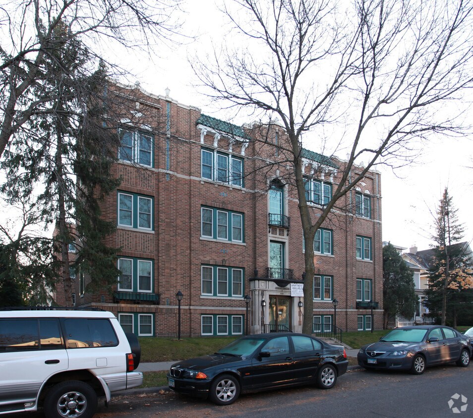 Yorkshire Apartments in Minneapolis, MN