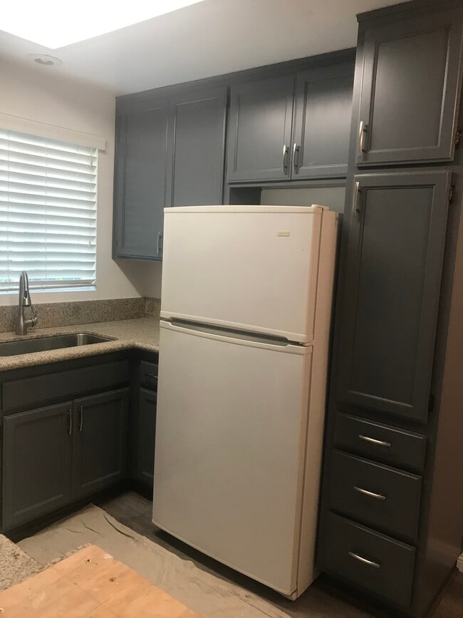 Refrigerator with Icemaker - 1234 Robinson Ave