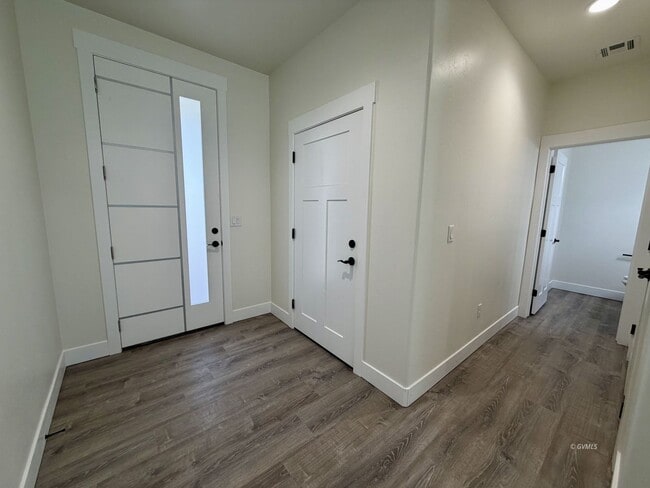 Building Photo - 1204 S Central Ave