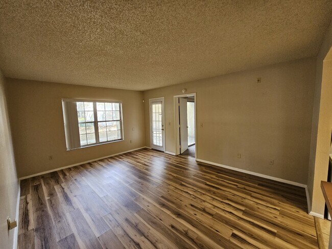 Foto del edificio - 8225 Fairways Cir