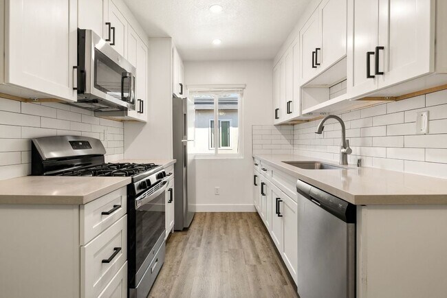 Building Photo - Kling Trio Apartments