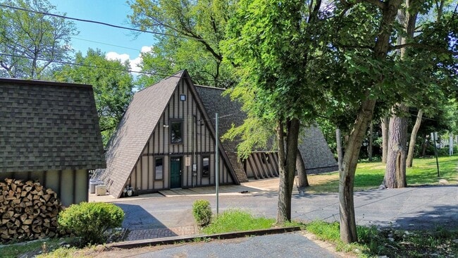 Building Photo - 229 Brier Ct
