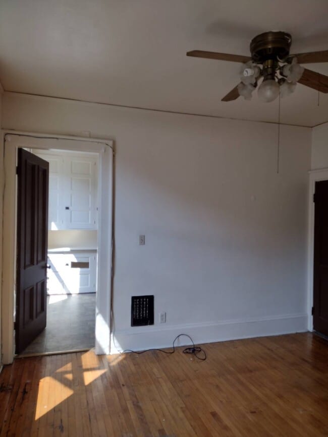 Building Photo - 206 W Embargo St