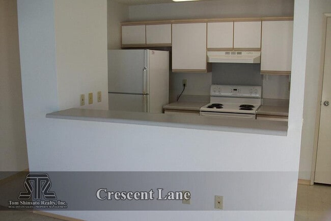 Building Photo - 2 bed/2 bath/2 park top floor townhouse in...