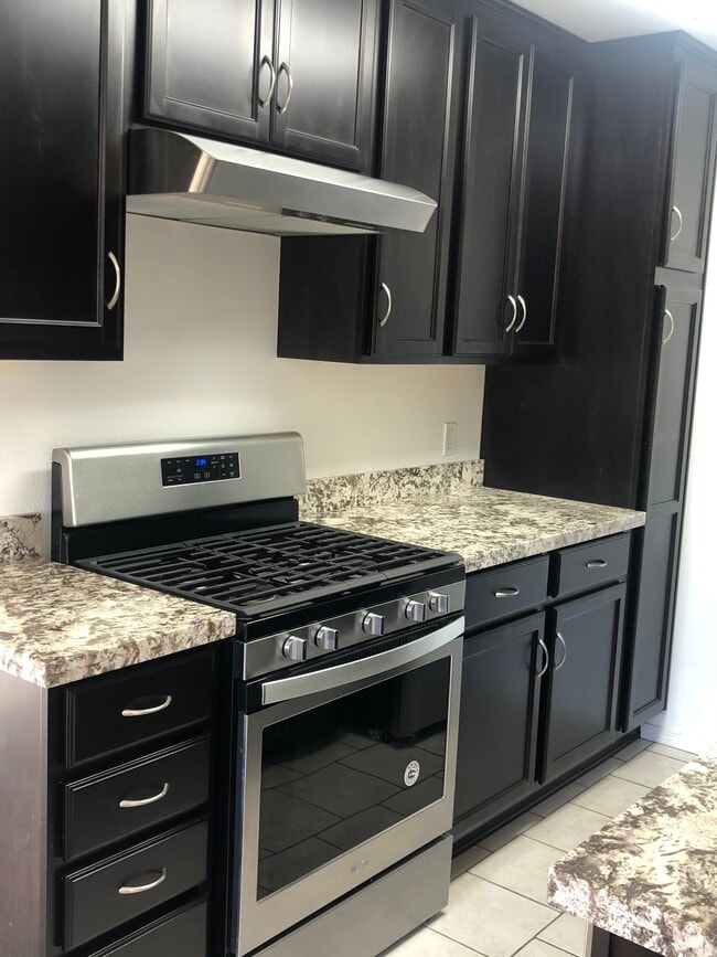 Thomasville slow-close cabinets - 1033 Pearl St