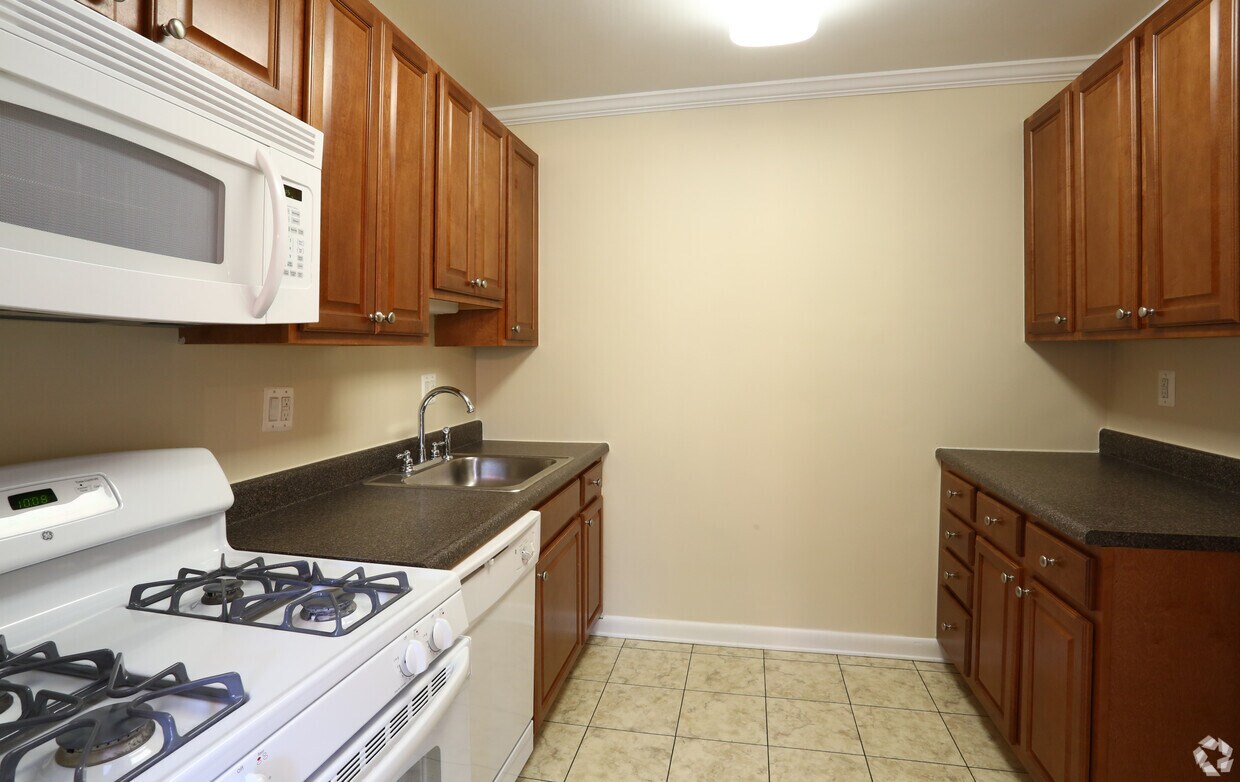 HOC at Battery Lane Apartments in Bethesda, MD