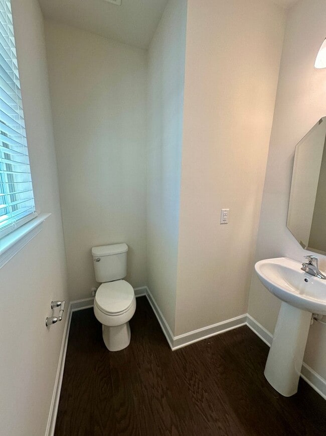 Building Photo - Spacious 3BR Townhouse in Berewick