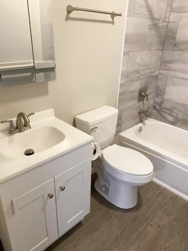 Foto del edificio - 1431 E Evans Ave