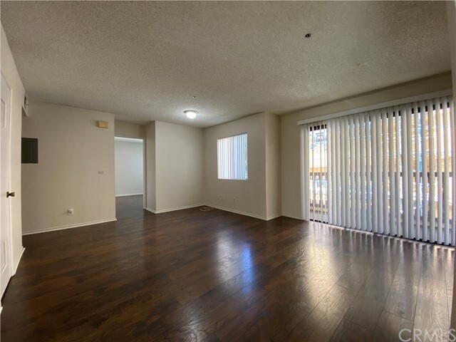 Primary Photo - 987 E Del Mar Blvd