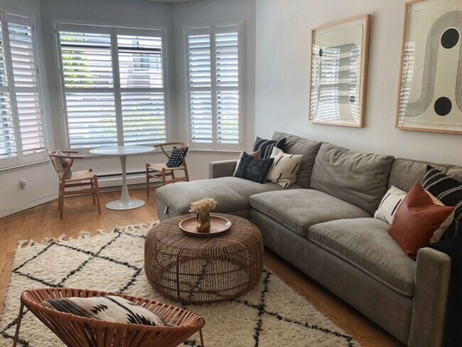 Building Photo - 1BR/1BA Renovated Condo on Fillmore Street...