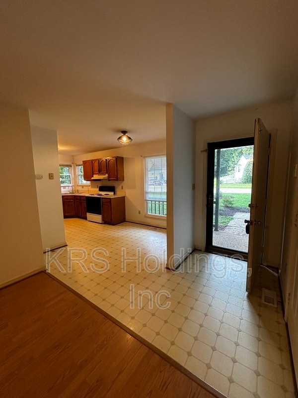 Building Photo - 3320 Pinecrest Cir