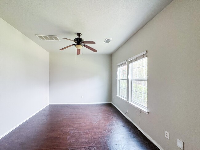 Building Photo - 6406 Provident Green Dr