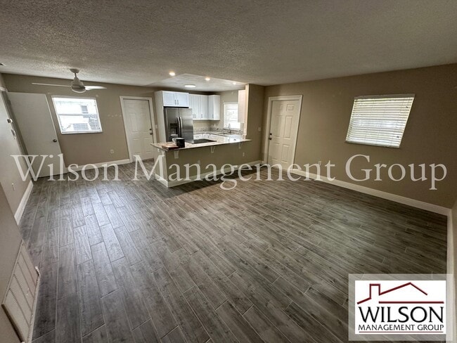 Photo - 643 David St House