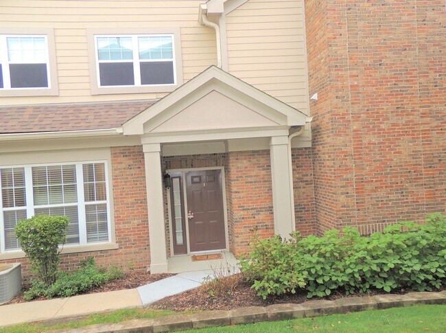 Building Photo - 583 Saddlebrook Ln