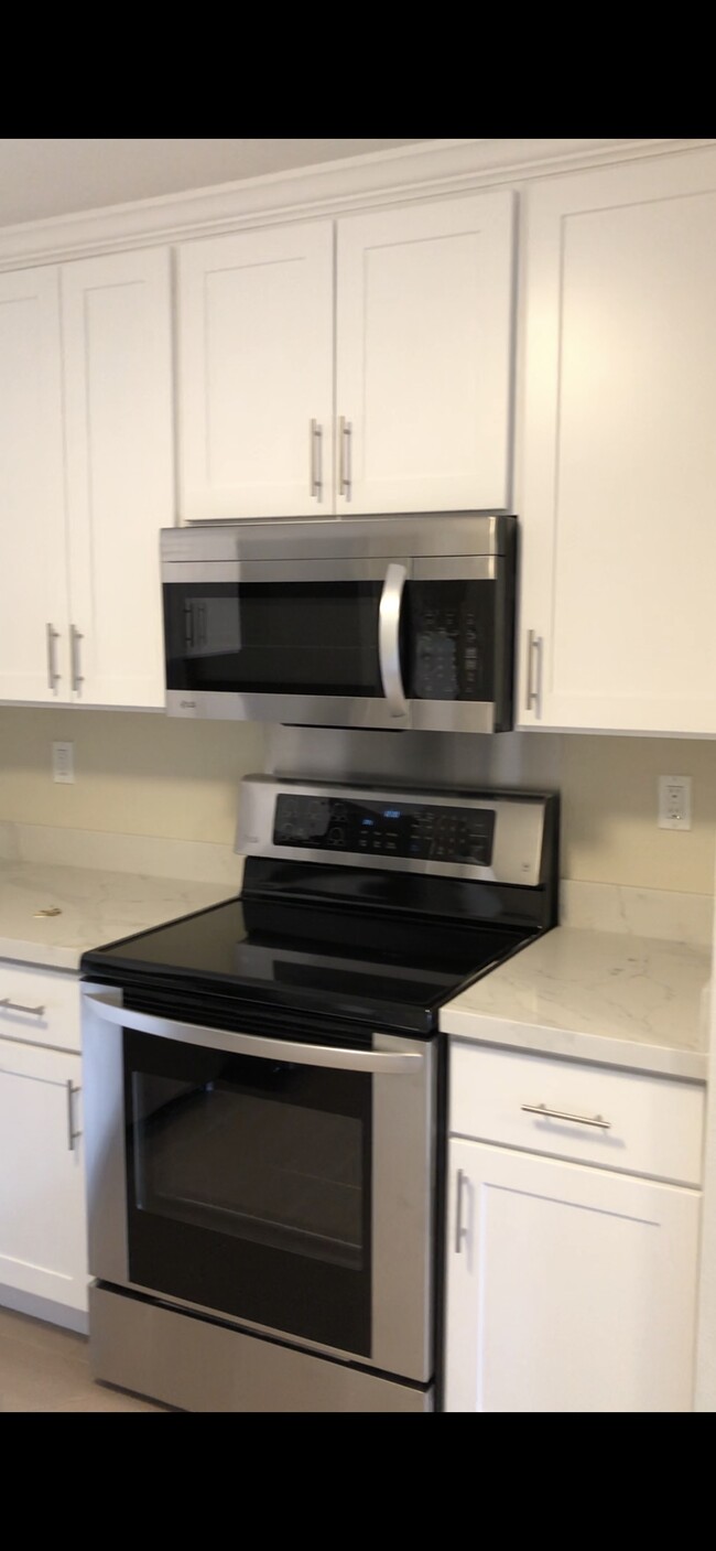Kitchen - 553 Frederick St