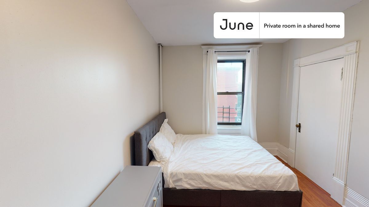 Primary Photo - Private bedroom in 4 bed/1 bath Home