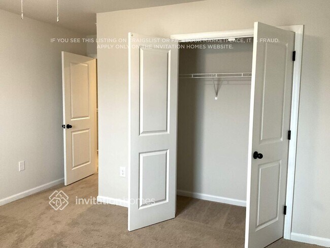 Foto del edificio - 3326 Strong Box Lane