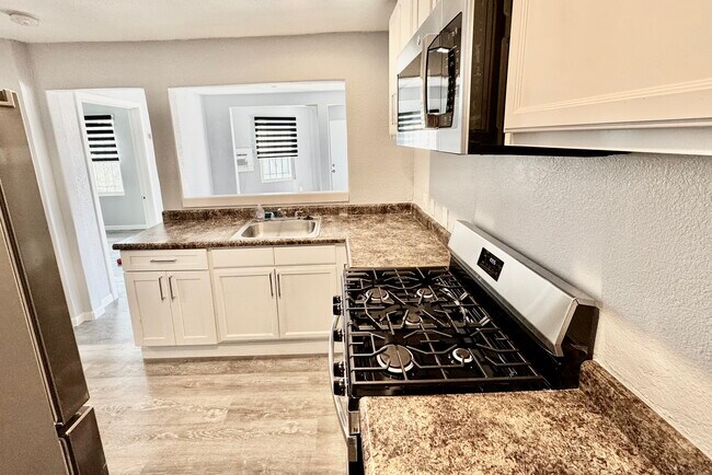 Foto del edificio - 4225 8th Ave