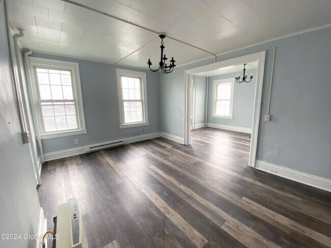 Building Photo - 163 Paine St