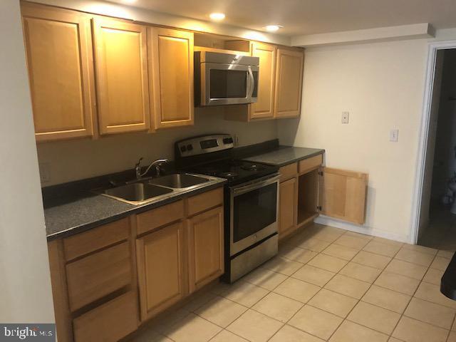 Building Photo - 1600 Light St