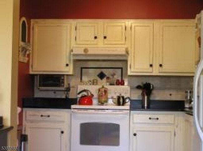 Foto del edificio - 466 Pompton Ave