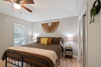 Building Photo - 2523 Village Oak Dr.