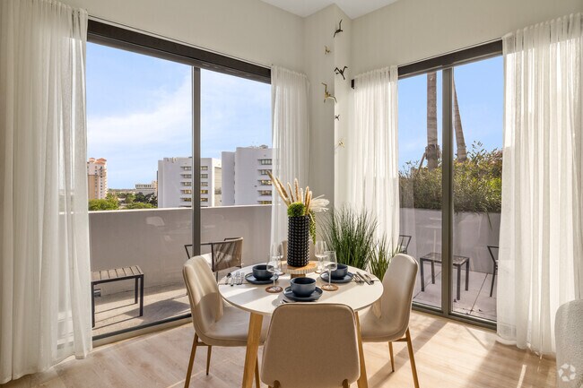 2 habitaciones, 2 baños - 922 pies cuadrados - Comedor - Lumaire West Palm Beach
