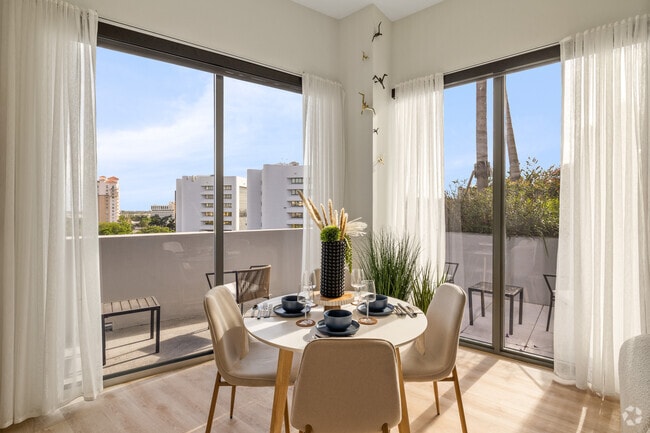 2BR, 2BA - 922SF - Dining Room - Lumaire West Palm Beach