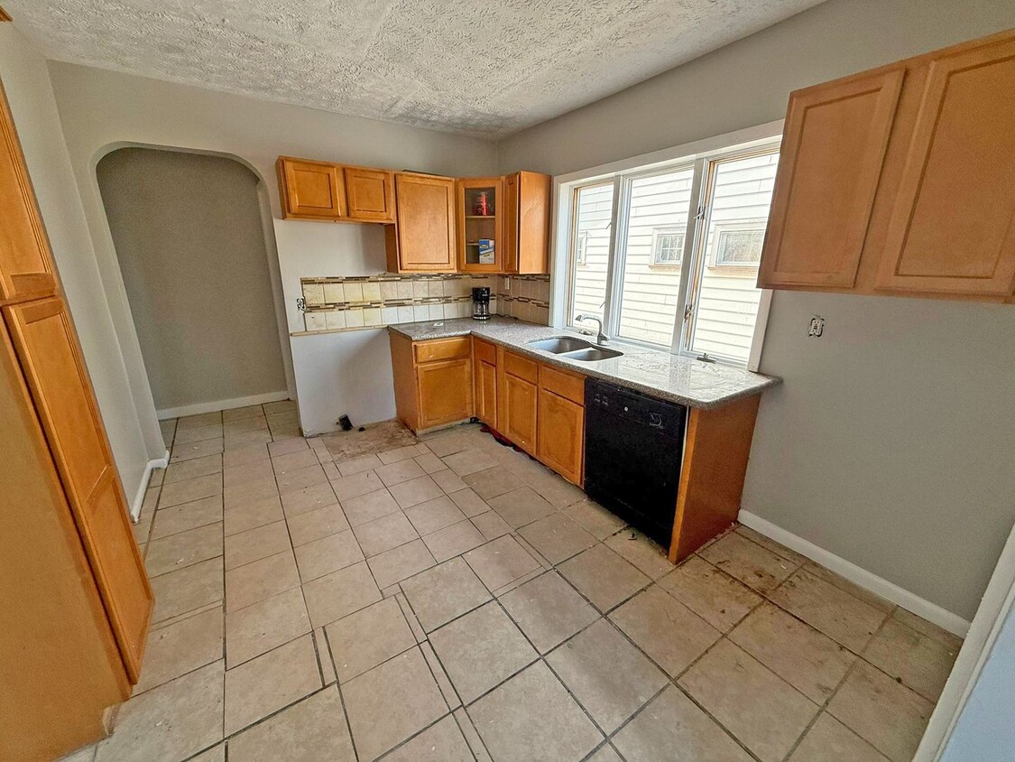 Primary Photo - 3 BED 1 BATH SINGLE FAMILY HOME IN GARFIEL...