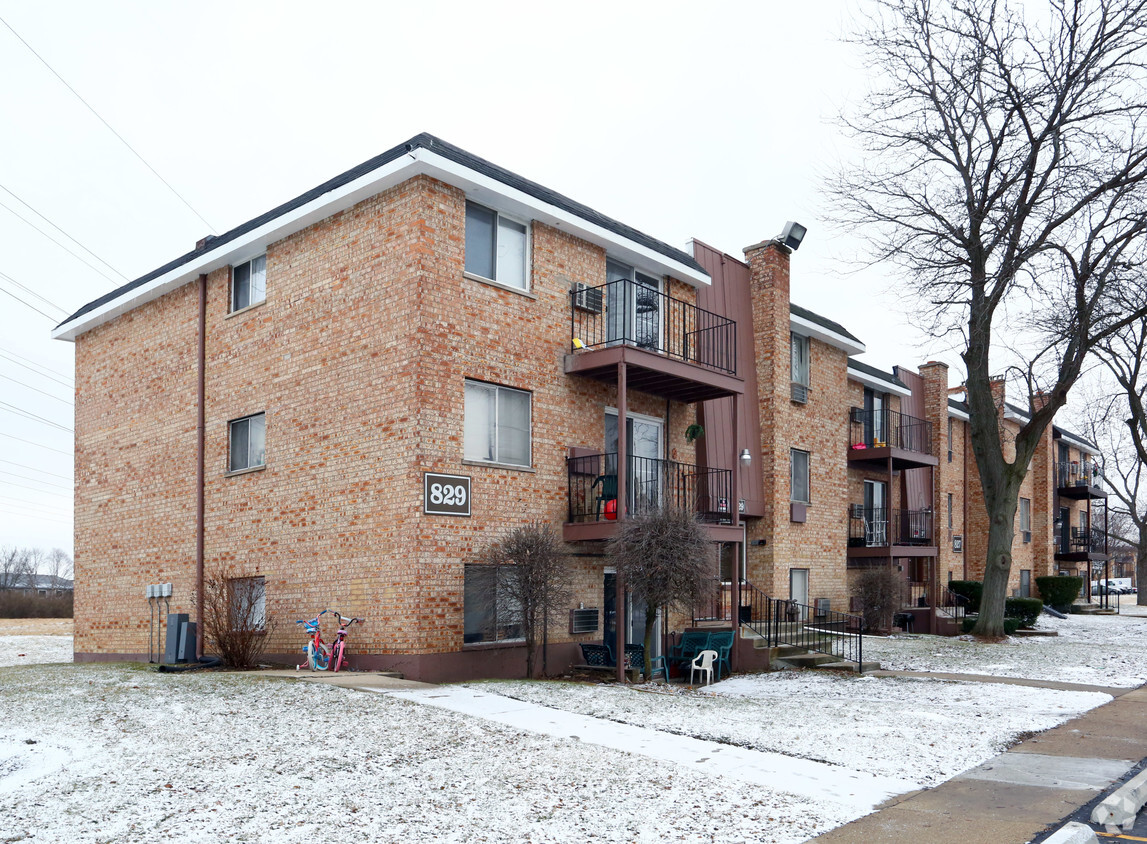 Building Photo - 825-829 W College Blvd