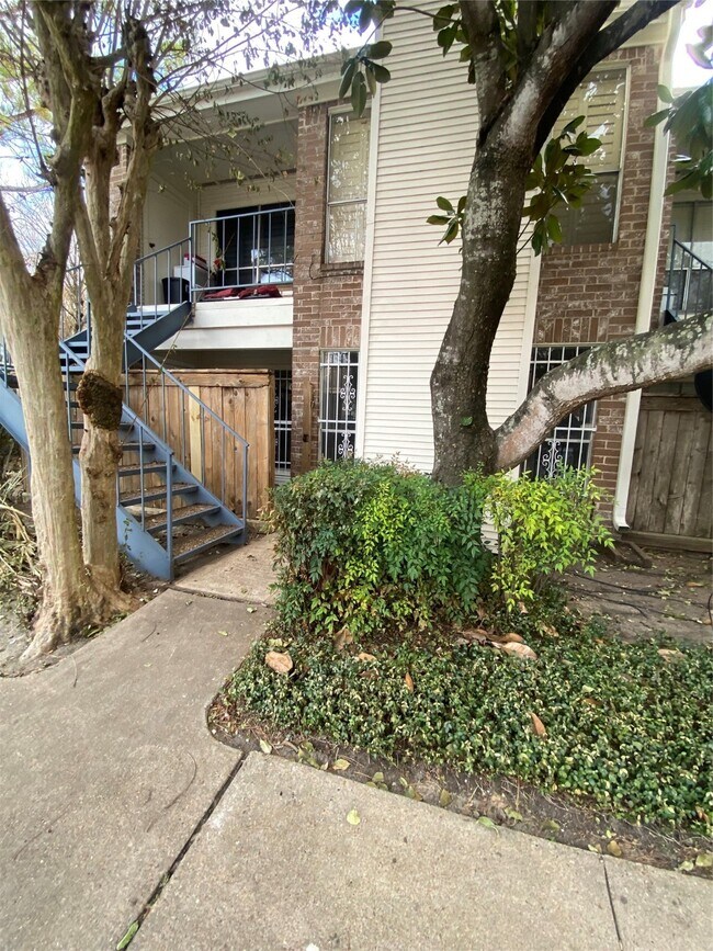 Foto del edificio - 3900 Woodchase Dr