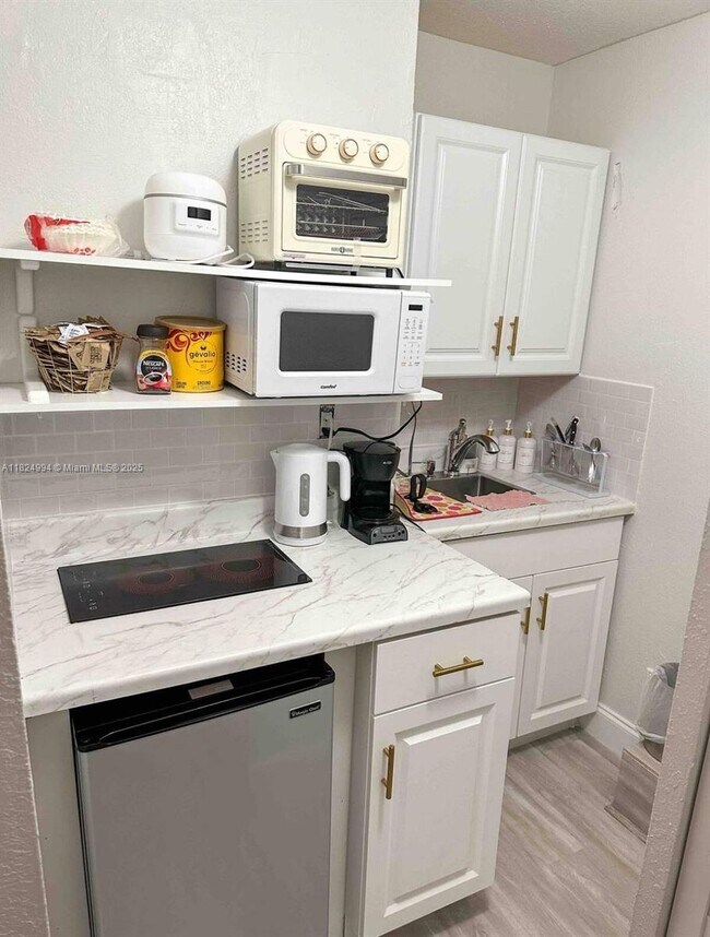 Foto del edificio - 950 NE 127th St