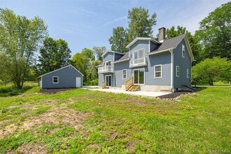 Building Photo - 12 State Line Rd