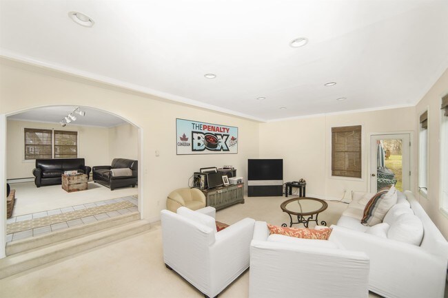 Building Photo - 9 N Hearthstone Dr