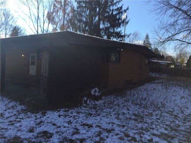 Building Photo - 29531 Fall River Rd