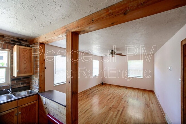 Building Photo - 450 E 100 S