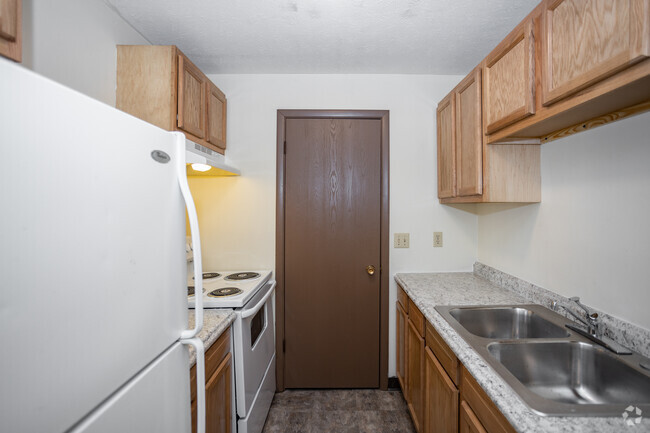 2BR, 1BA - 900 SF - Timber Ridge Apartments