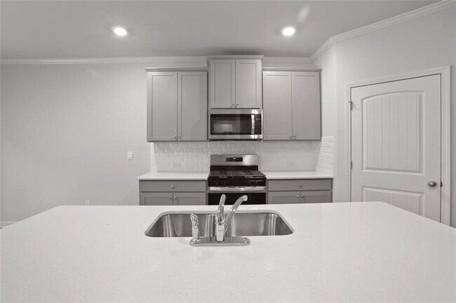 Building Photo - 136 Hampton Ter