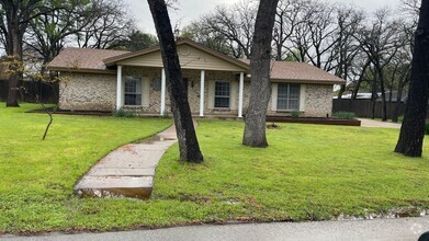 Building Photo - 5013 Oak Timbers Ct