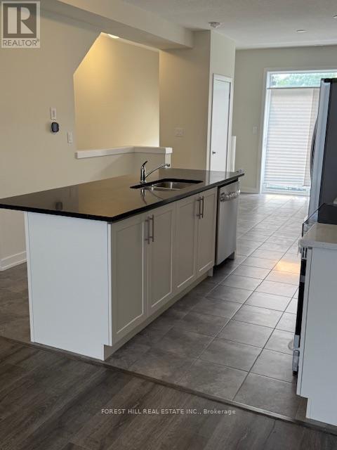 Photo du bâtiment - 590-590 N Service Rd